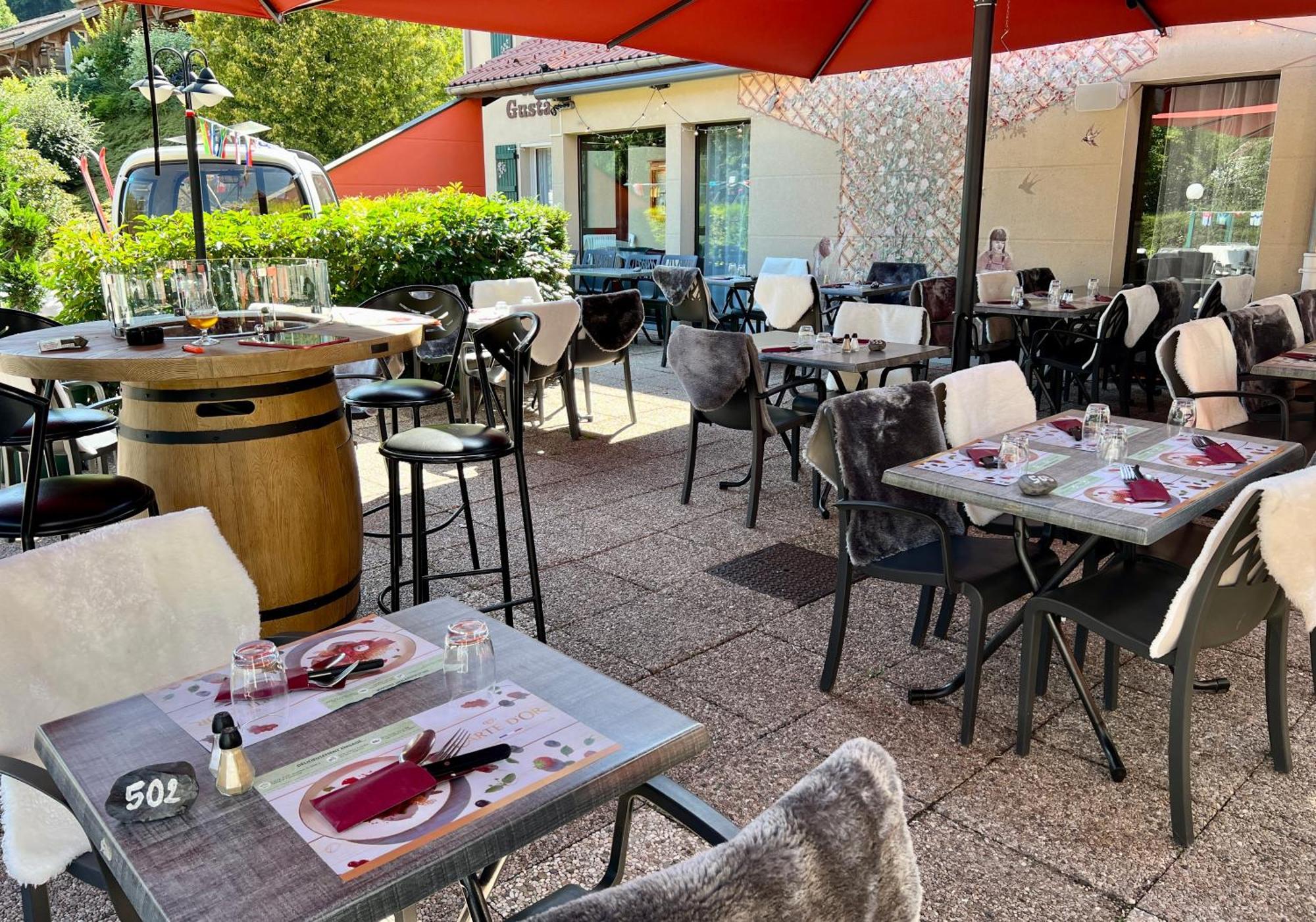 Logis Hotel, Chalets Et Restaurant Les Chatelmines 라브레세 외부 사진