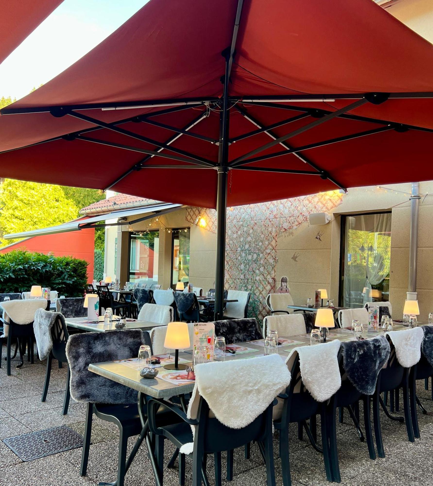 Logis Hotel, Chalets Et Restaurant Les Chatelmines 라브레세 외부 사진