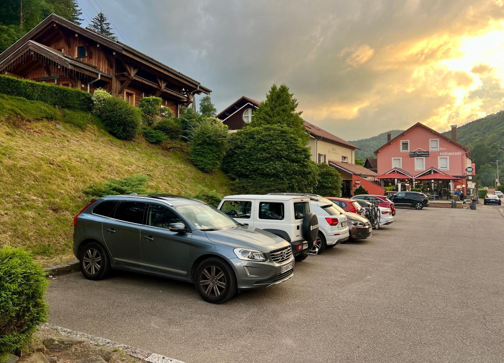 Logis Hotel, Chalets Et Restaurant Les Chatelmines 라브레세 외부 사진