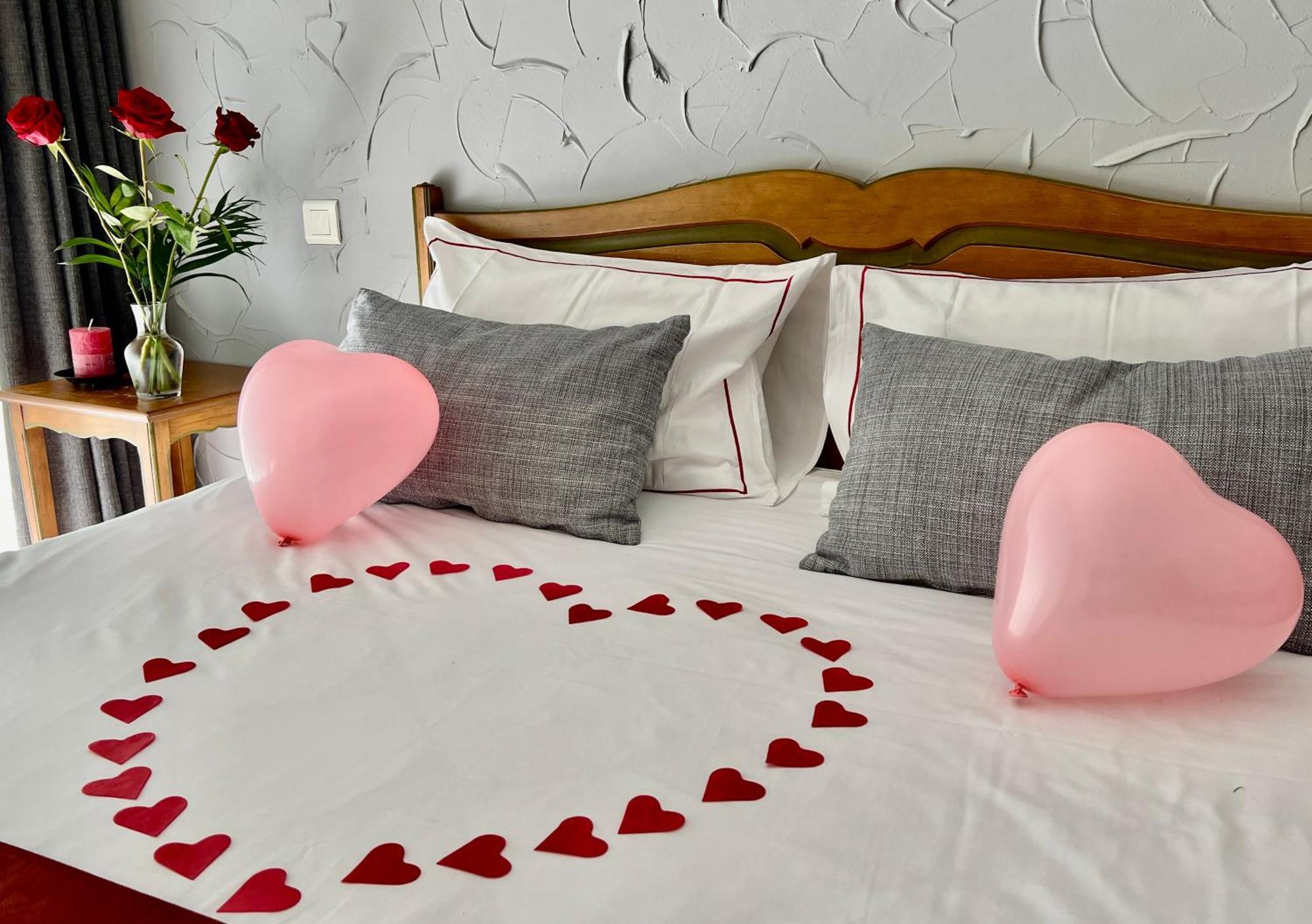 Logis Hotel, Chalets Et Restaurant Les Chatelmines 라브레세 외부 사진