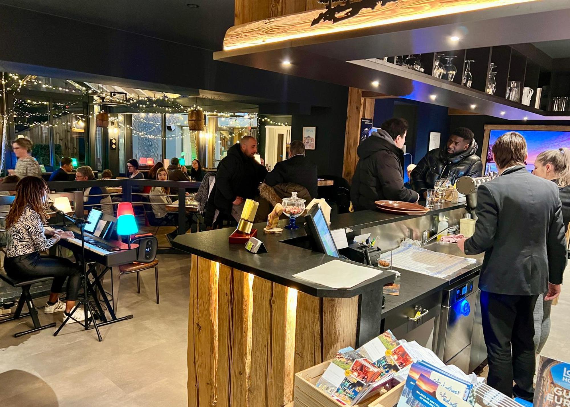 Logis Hotel, Chalets Et Restaurant Les Chatelmines 라브레세 외부 사진